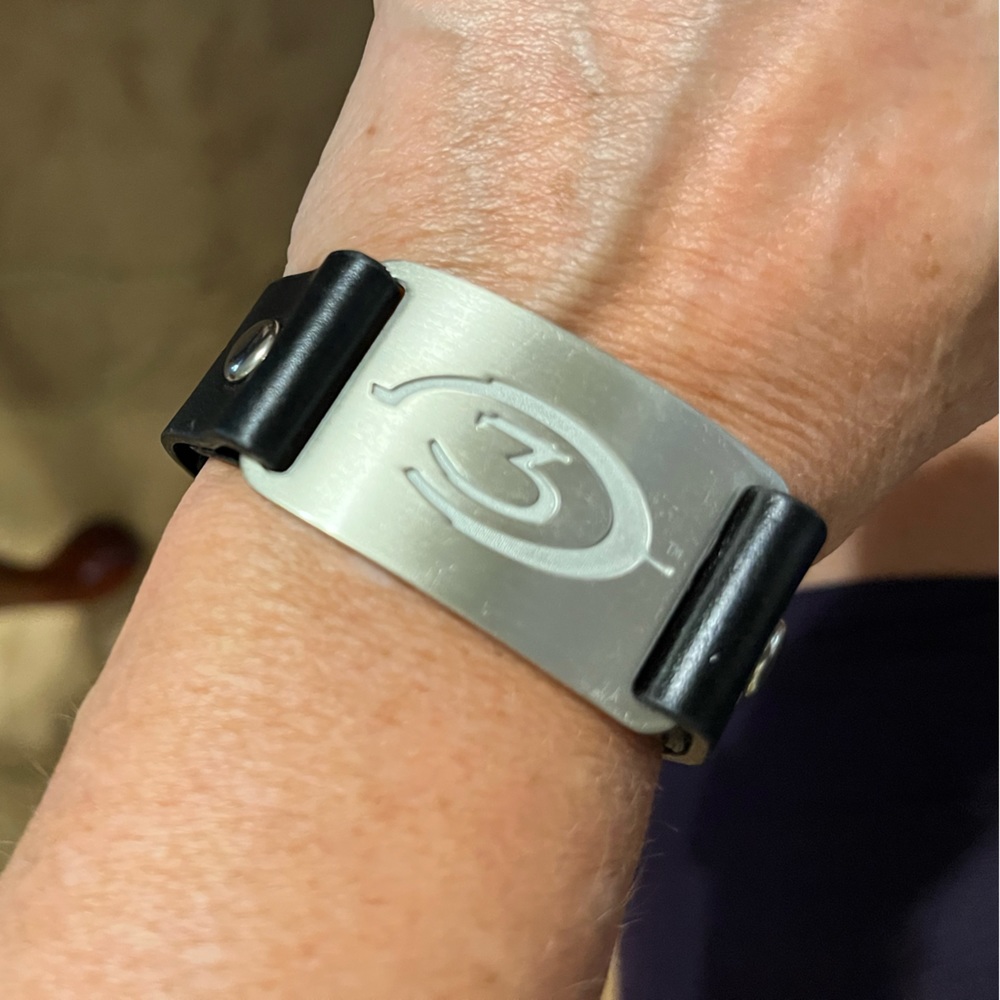 5/$25 Juen bang handcuff bracelet snap lucky “3”